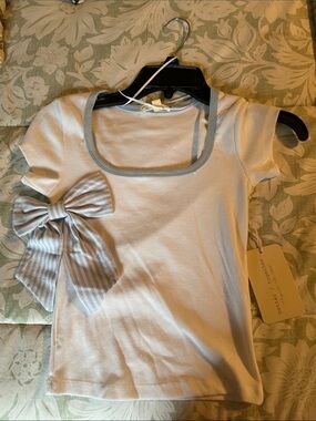 Short sleeve top with matching hair piece